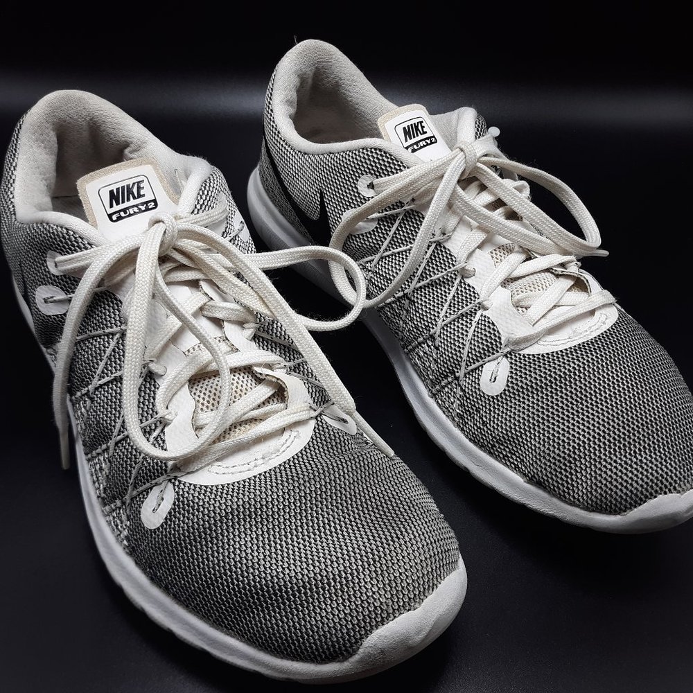 Nike Fury 2 Womens shoes sz 7.5